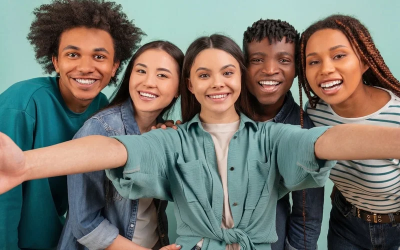 MOAO students smiling together